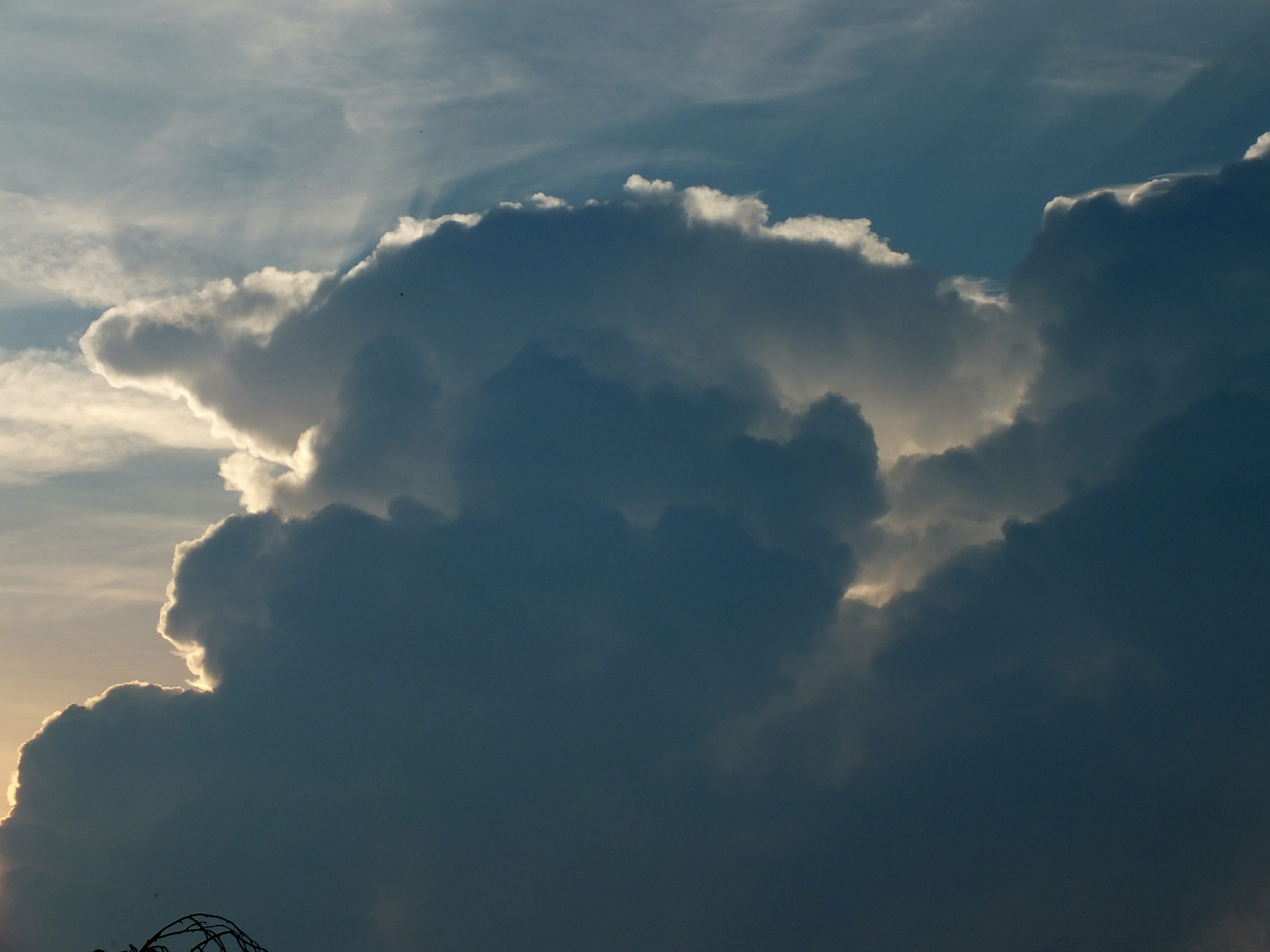 «Роскосмос» показал вызвавший наводнение в Дагестане мощный циклон