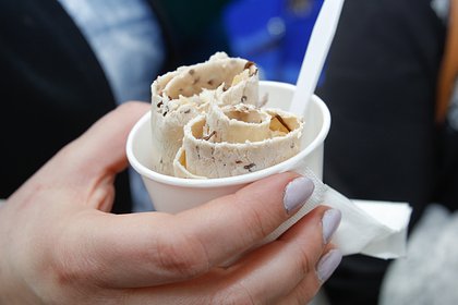 Женщина съела мороженое с гвоздями и выиграла в суде 1,2 миллиарда рублей