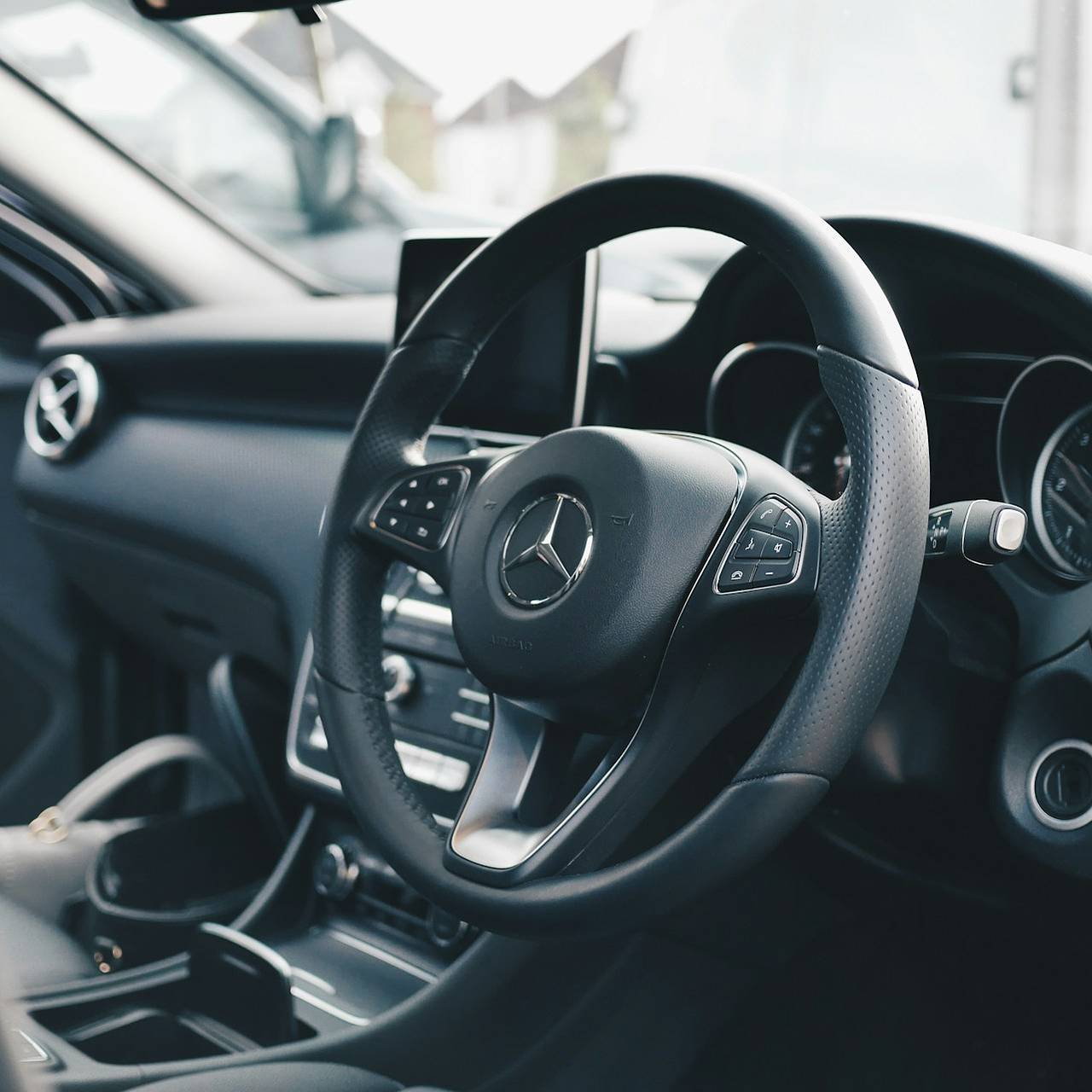 Россиянин украл Mercedes ради больного раком дедушки