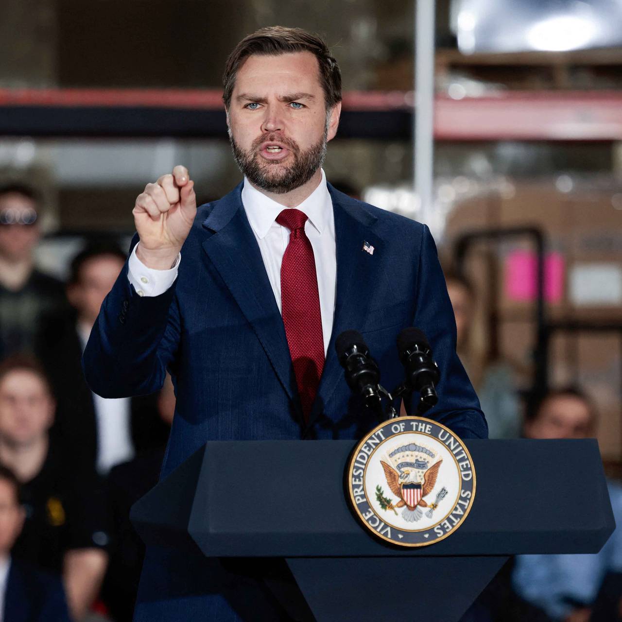 Вице-президент США объявил об одержимости НЛО и назвал инопланетян демонами