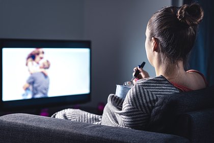 Гастроэнтеролог сделала предупреждение любителям смотреть телевизор во время еды