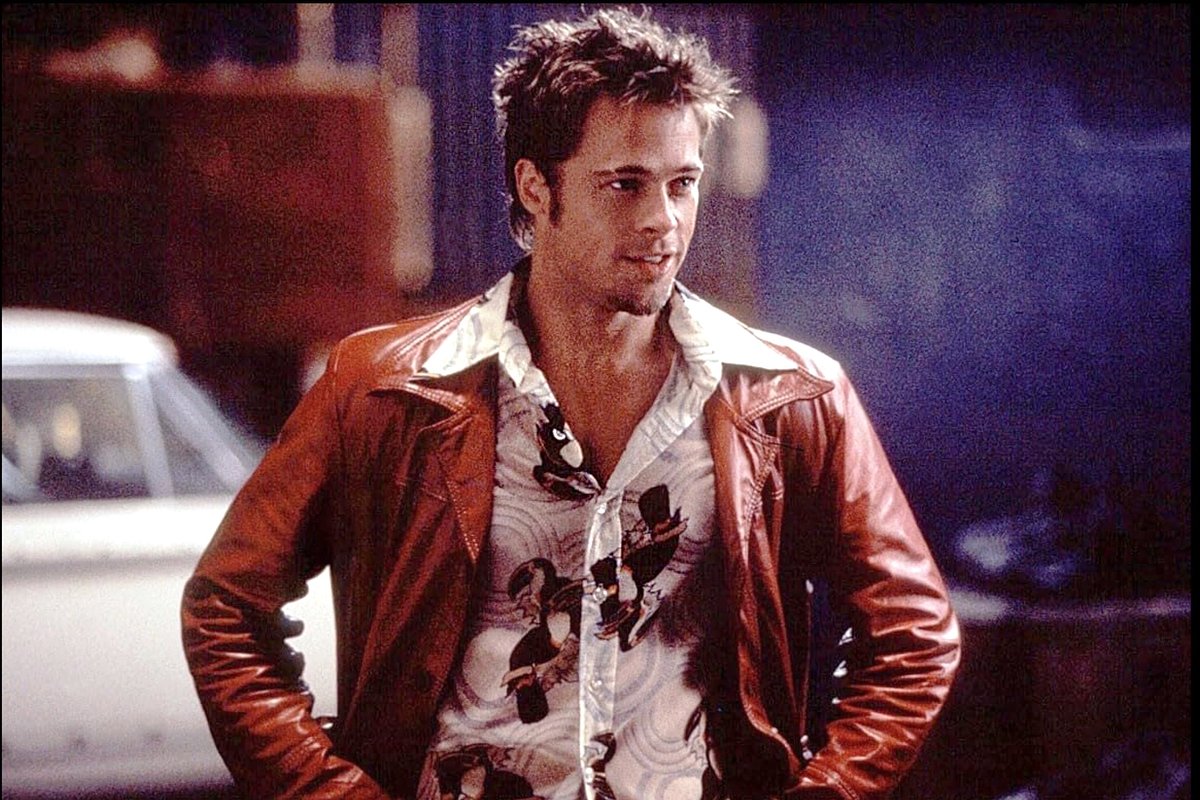 Тайлер Дерден — циник, который считает, что современный человек — раб вещей, кредитов и социальных ролей