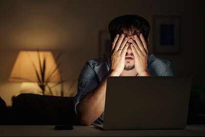 Мужчина увидел запросы жены на порносайте и потерял эрекцию