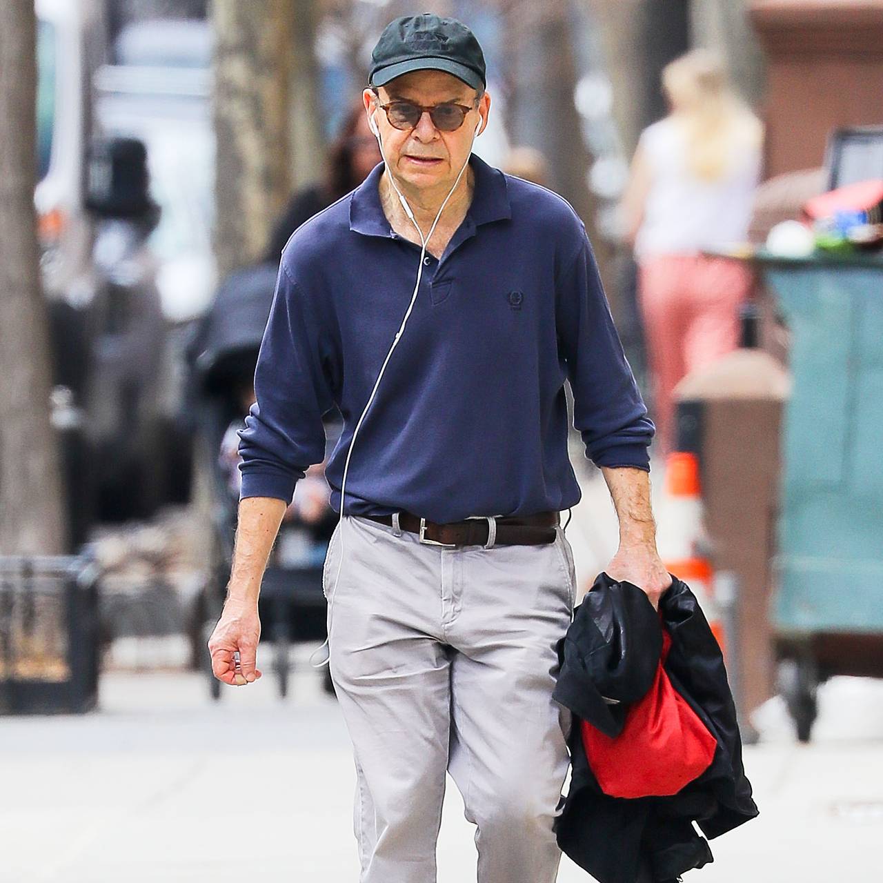 72-летний актер фильма &laquo;Дорогая, я уменьшил детей&raquo; попал на фото папарацци