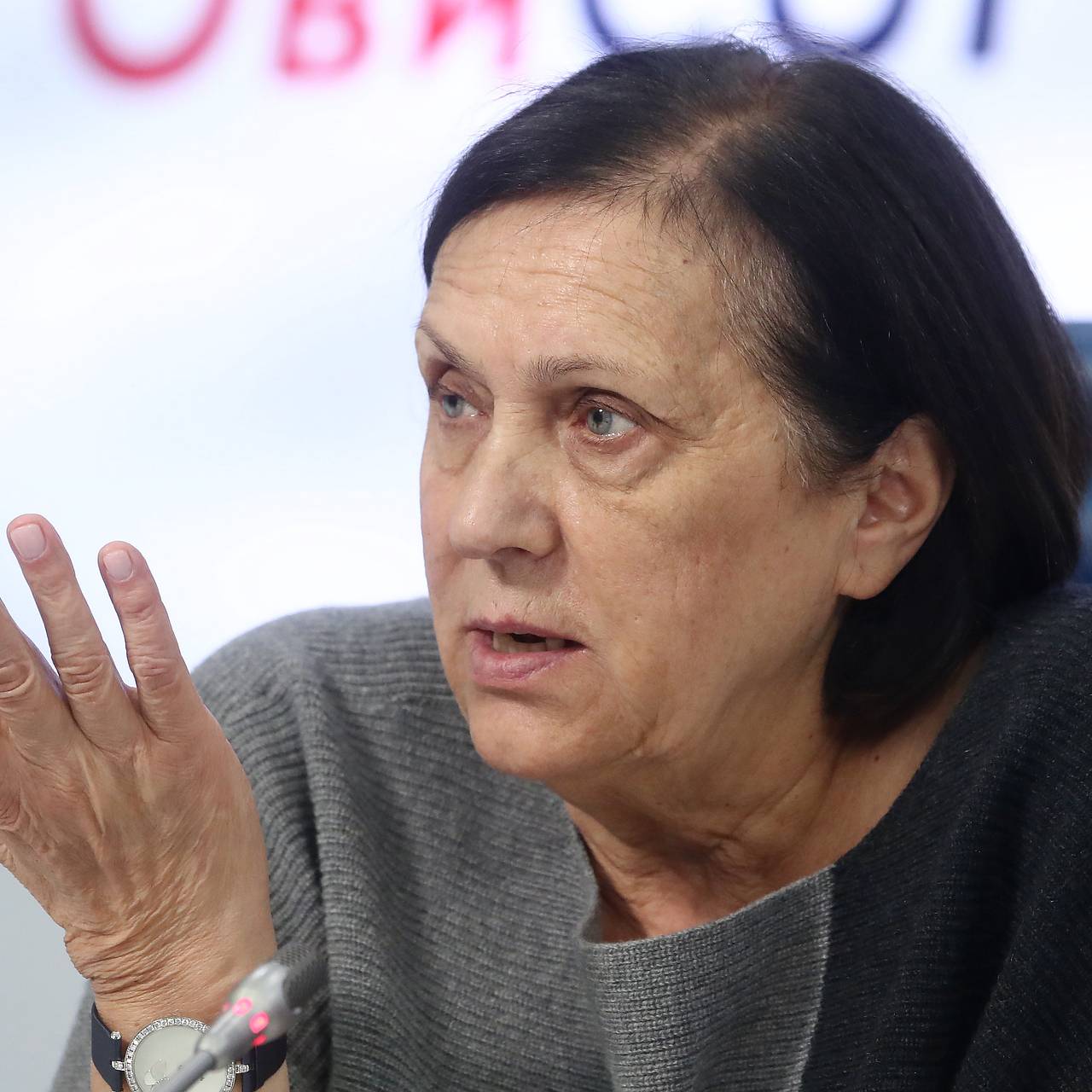 Мать Овечкина пошутила о первом действии сына в Москве