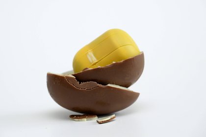 В Москве назвали зарплату упаковщика киндеров-сюрпризов