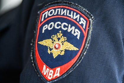 Кричащего &laquo;мне терять нечего&raquo; мужчину с ножами уложили приемом самбо в российском городе