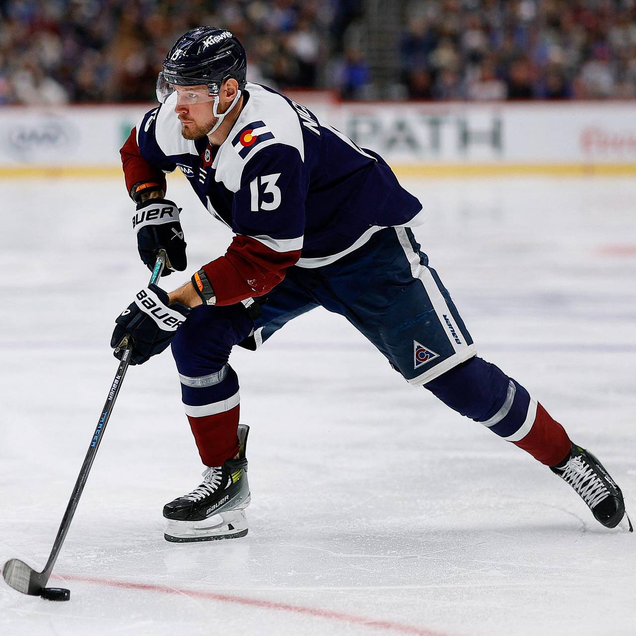 Российский форвард Ничушкин помог своей команде разгромить соперника в НХЛ