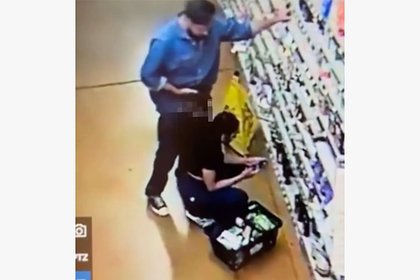 Таинственный извращенец прижался пенисом к уху женщины в магазине и сбежал