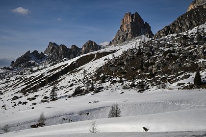 Покоривший горный хребет с другом турист рухнул вниз у него на глазах и не выжил