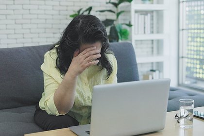 84-летняя женщина влюбилась в ИИ-персонажа и потратила на него 82 тысячи рублей