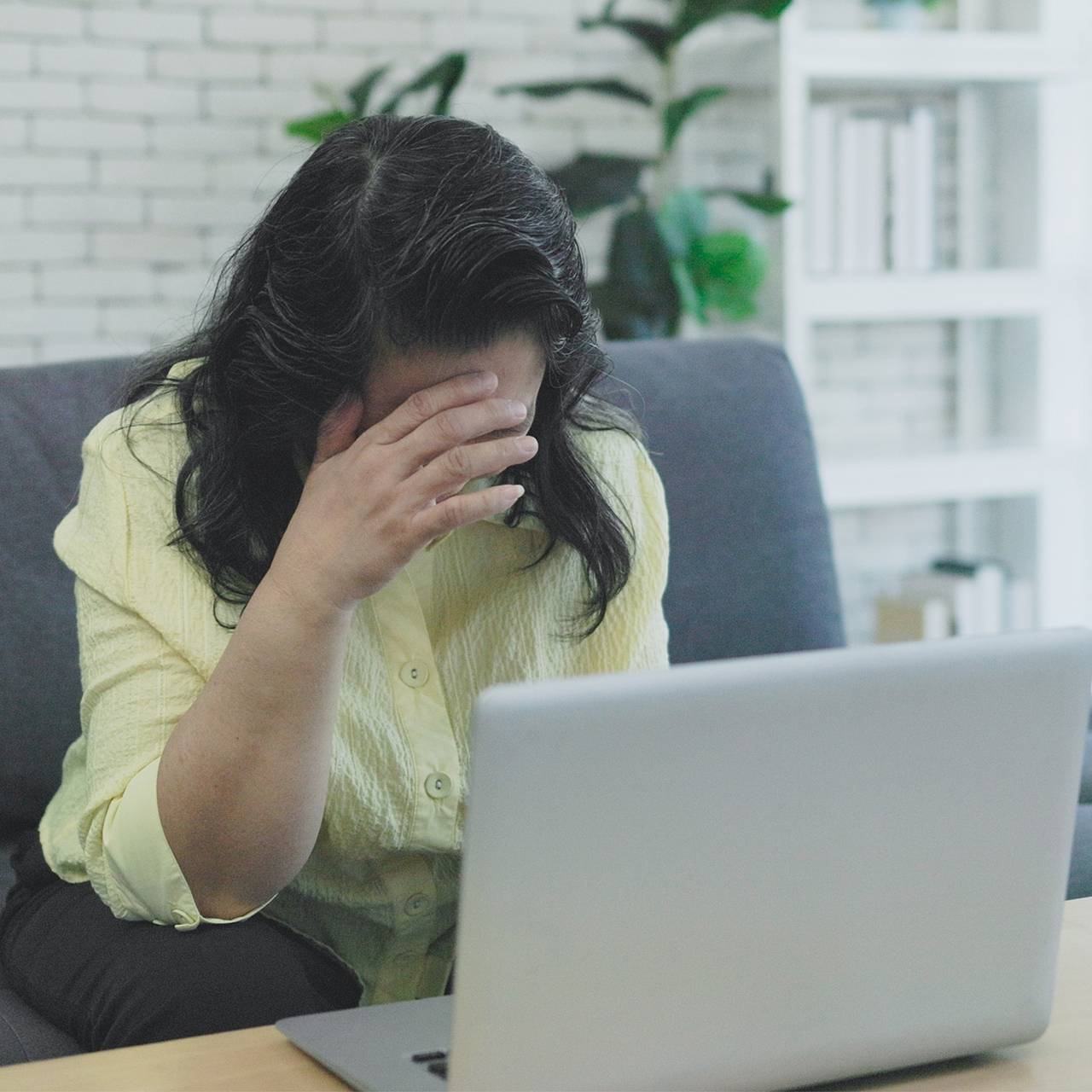 84-летняя женщина влюбилась в ИИ-персонажа и потратила на него 82 тысячи рублей