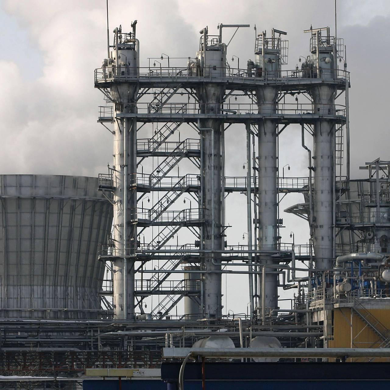 Названа причина взрыва на крупнейшем нефтехимическом предприятии России