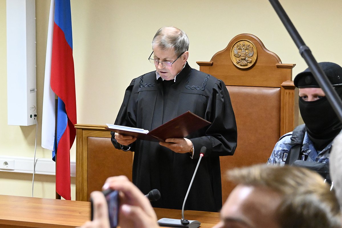 Судья Александр Козлов оглашает приговор по делу ОПС Кости Большого