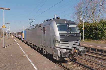 Пассажирка поезда вцепилась в волосы проводнице за отказ воспользоваться туалетом