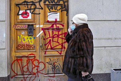 Россиянам напомнили о наказании за рекламу и граффити в подъезде