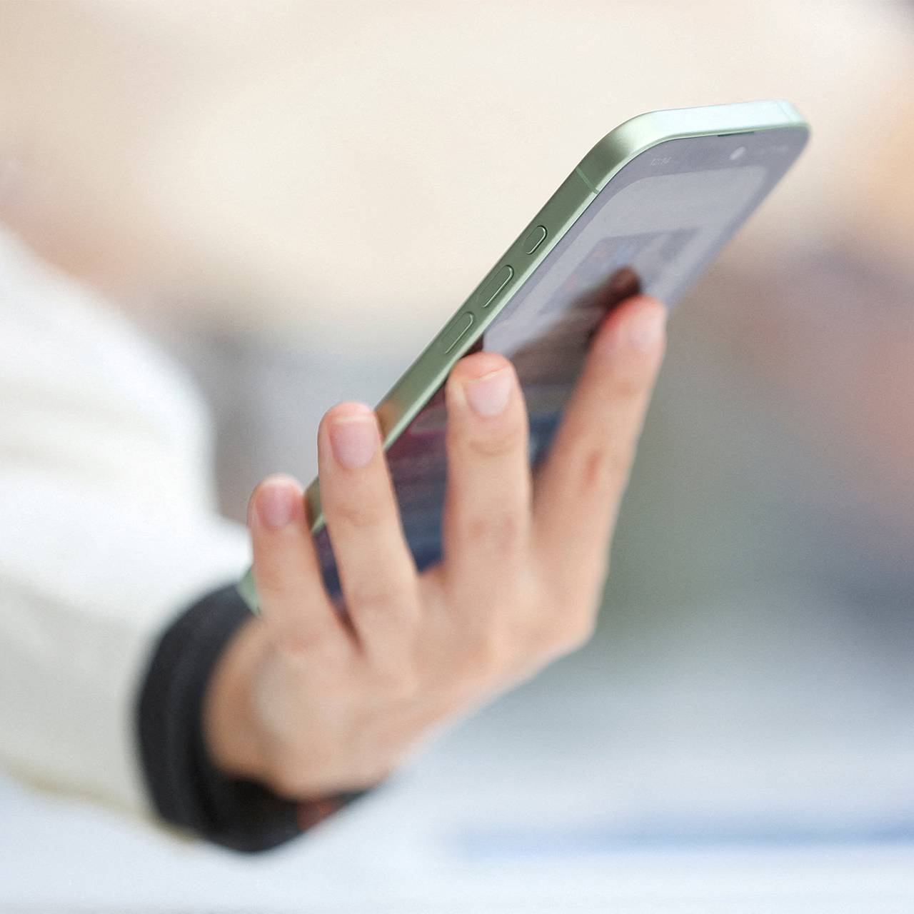 В сети нашли iPhone с алкотестером