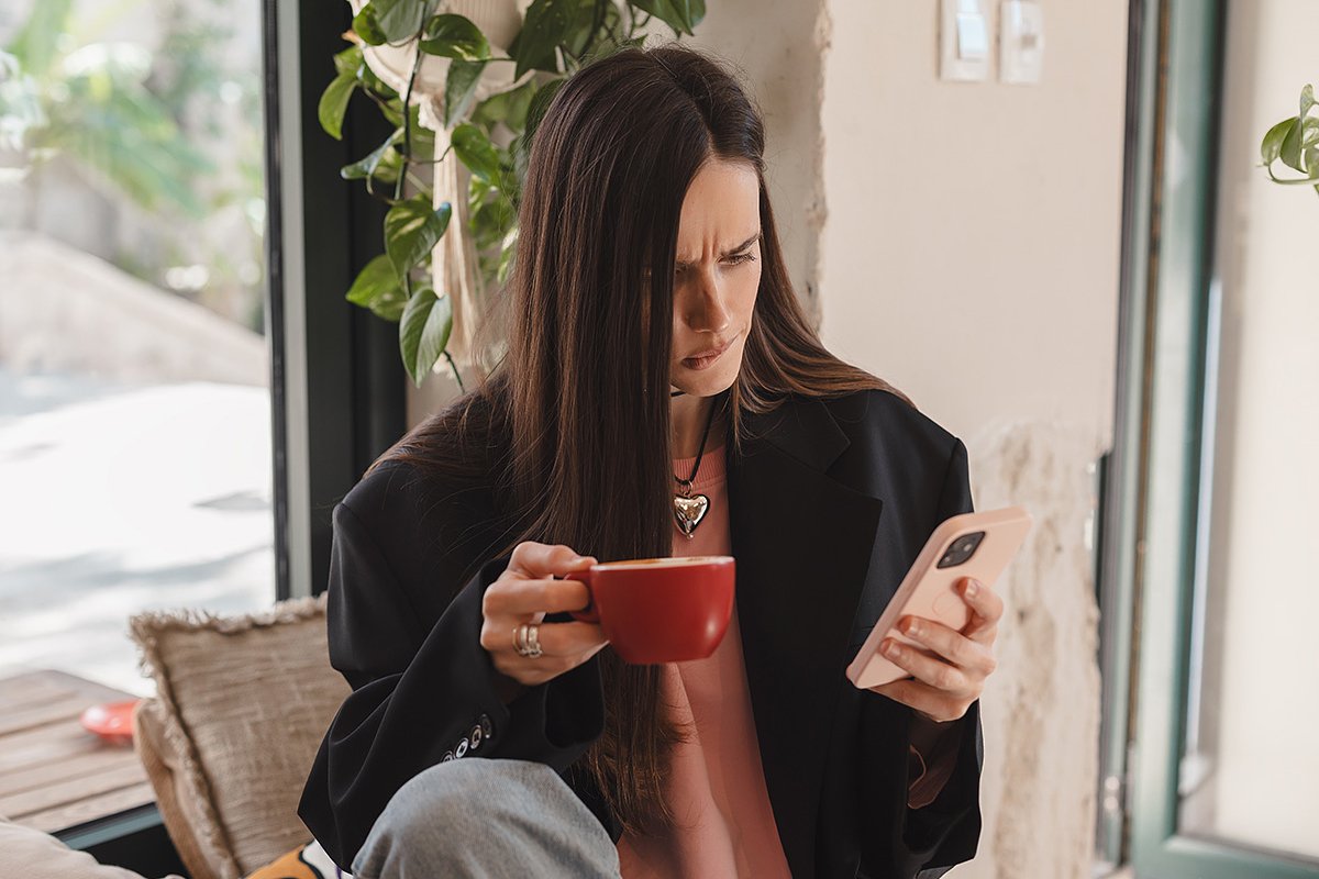 Человек в гиперфиксации не слышит, когда к нему обращаются, забывает поесть или сходить в туалет