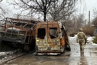 «Это могло бы спасти много жизней». Кремль призвал Зеленского уже сегодня начать вывод ВСУ из Донбасса 