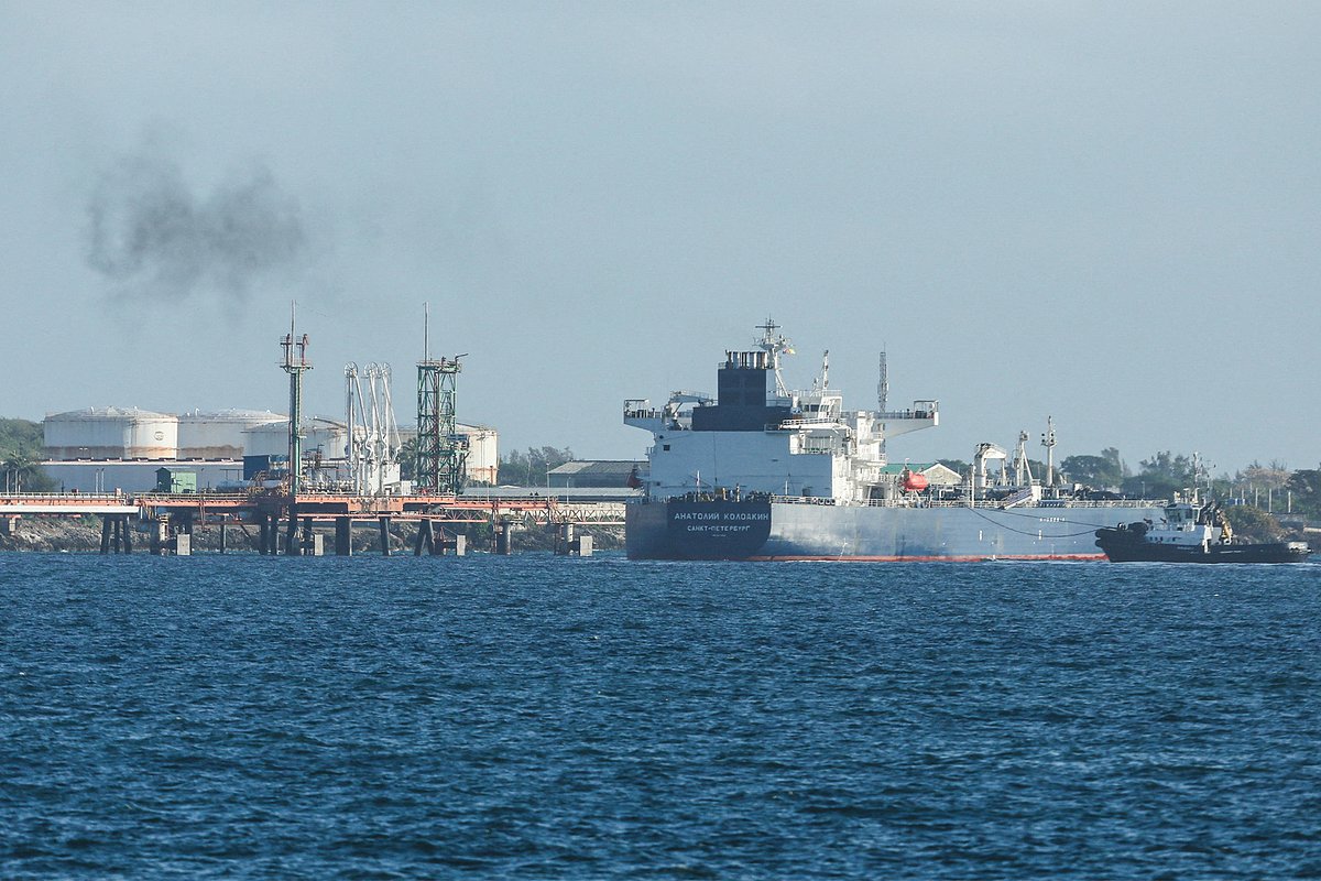 Российский нефтяной танкер «Анатолий Колодкин» маневрирует в заливе Матансас, Куба, 31 марта 2026 года