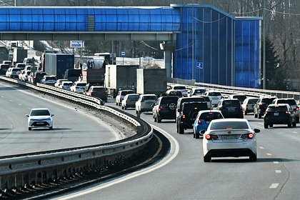 В России зафиксировали критический рост нелегальных автотоваров