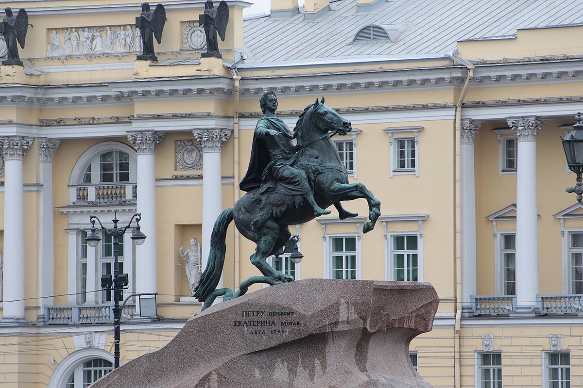 Монумент «Медный всадник», памятник императору Петру I, основателю города и великому реформатору