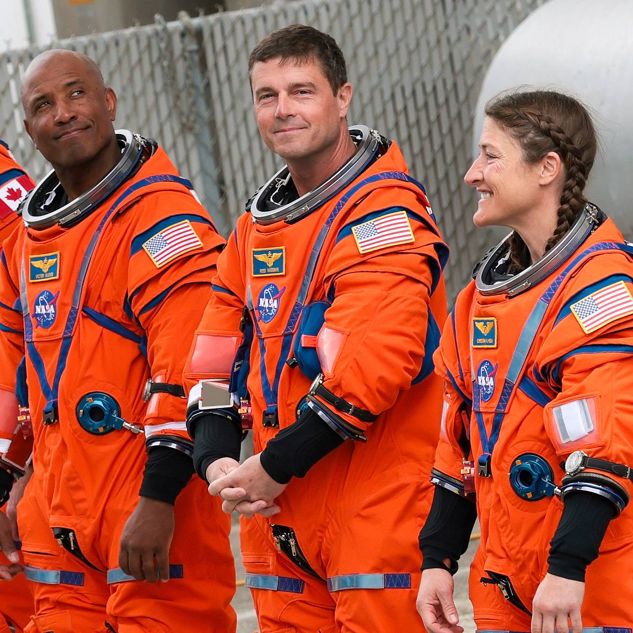 США впервые за 50 лет отправили людей к Луне. НАСА планирует &laquo;постоянно присутствовать&raquo; на спутнике Земли