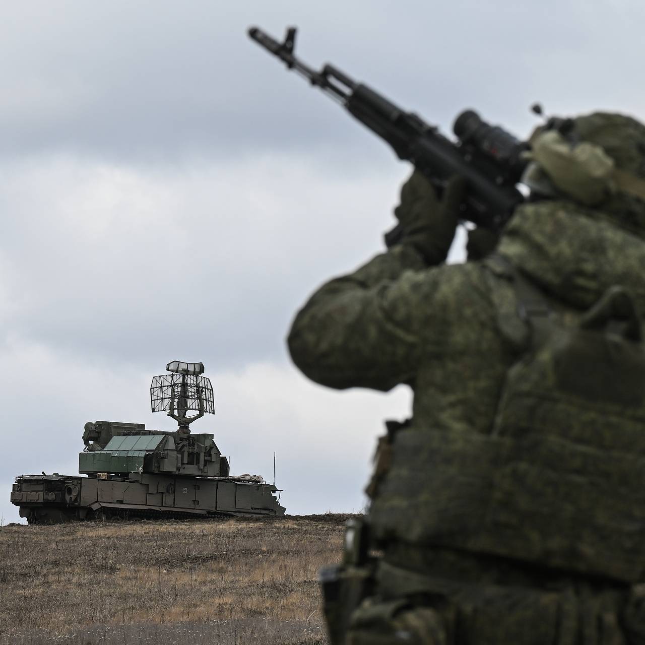 ВСУ атаковали регион России в 1500 километрах от Украины. Дрон попал в многоэтажку и вызвал мощный взрыв