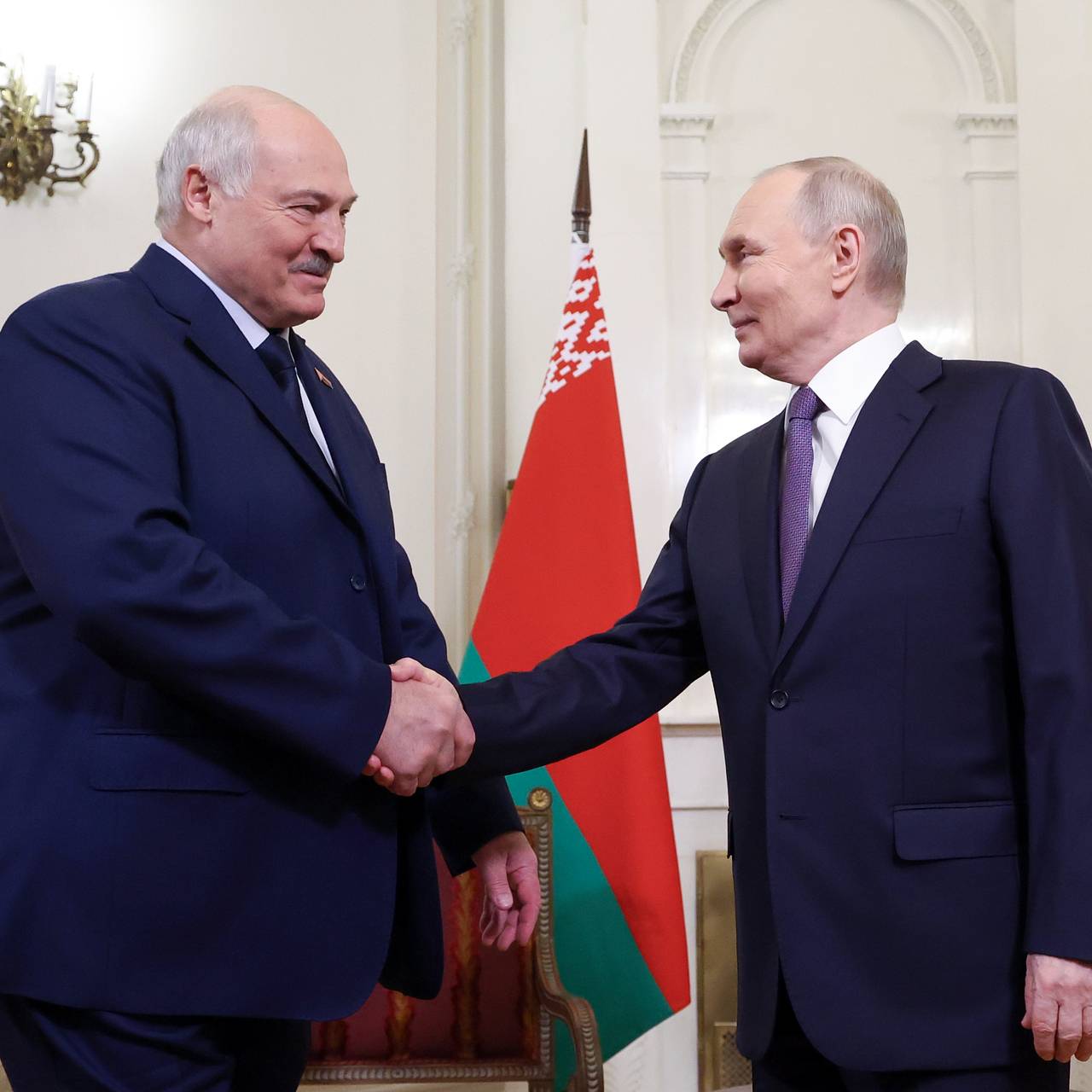 Путин и Лукашенко поздравили друг друга с Днем единения народов Белоруссии и России