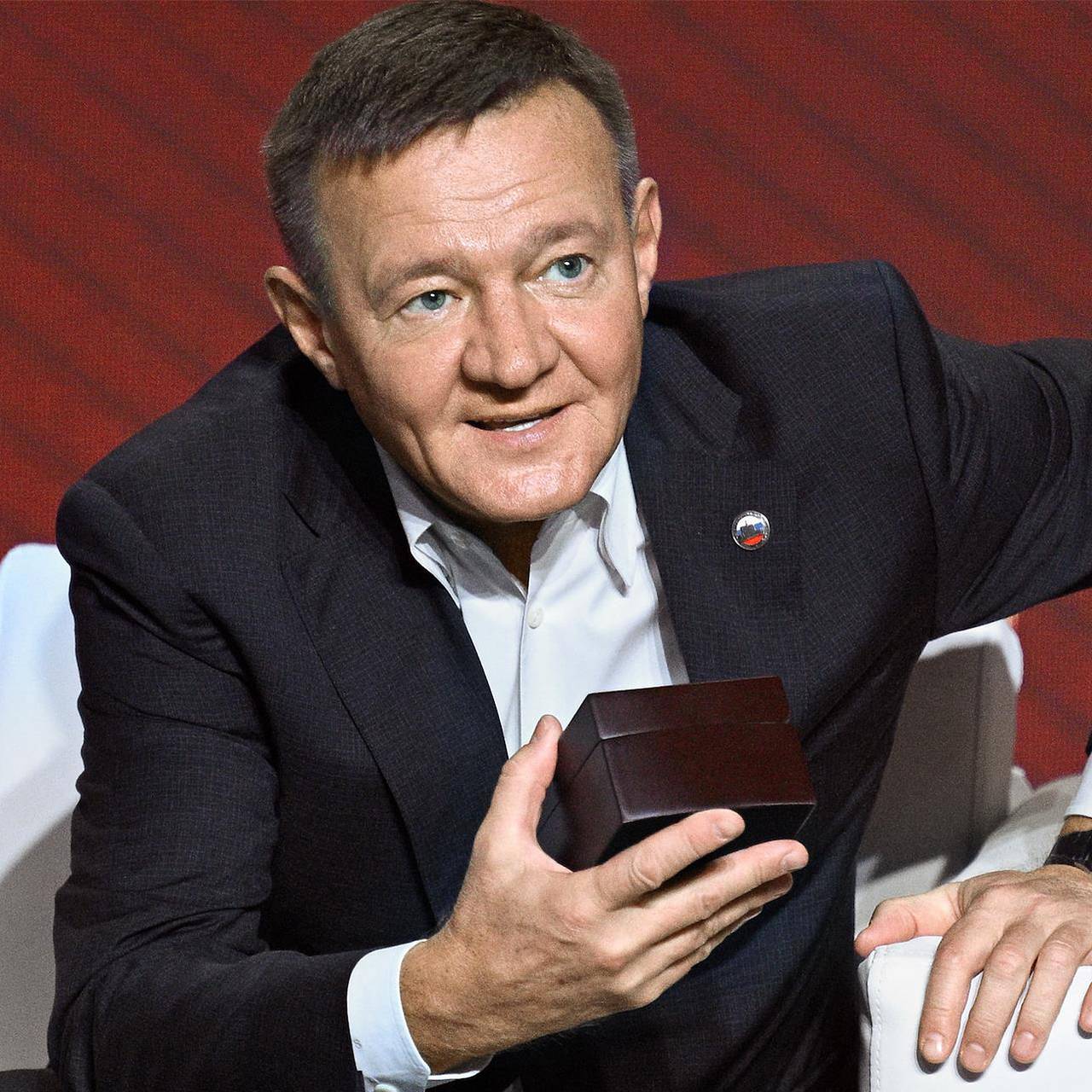 Тайные встречи и пакеты с алкоголем. Бывший зам российского губернатора раскрыл, как носил взятки своему шефу каждый месяц