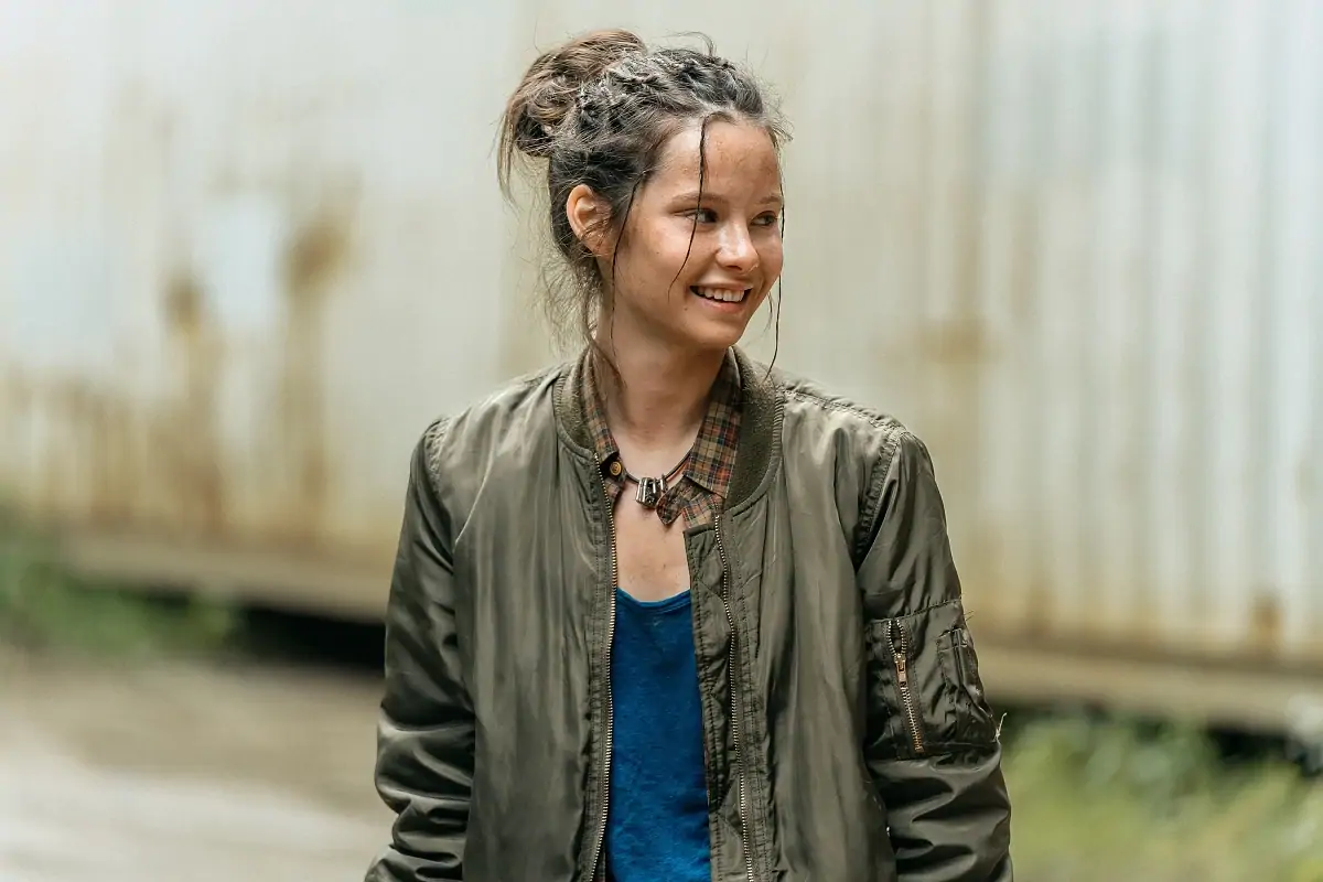 Важными героями сериальной «Вегетации» станут суровый Типалов (Алексей Серебряков) и его бойкая племянница Маринка (Ксения Трейстер, на фото). Создатели шоу решили расширить их истории — в оригинале этим сюжетным линиям было уделено не так много внимания.