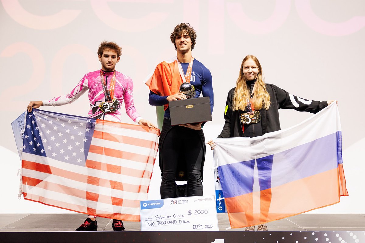 Эвелина Калугина (справа)