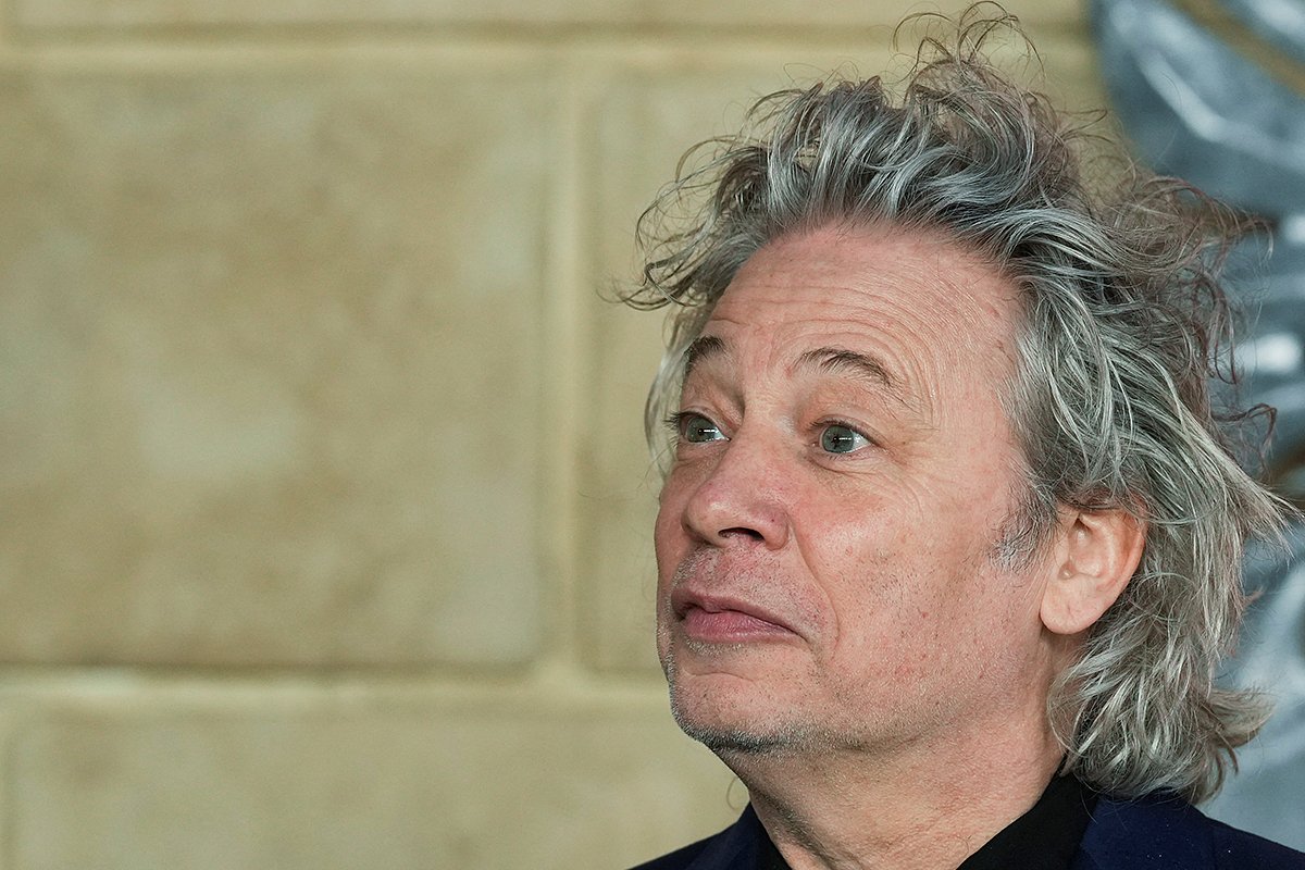 Декстер Флетчер, режиссер фильма «Шерлок Холмс 3».
