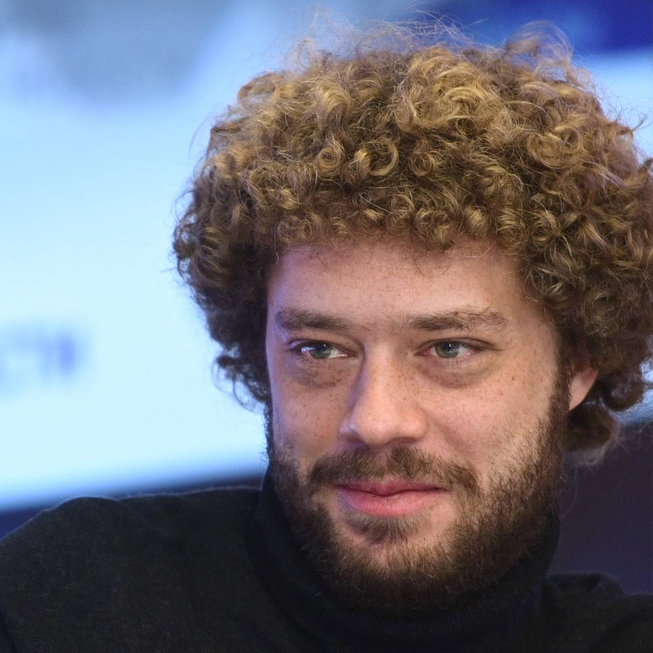 Варламова заставили пить пиво в одной стране