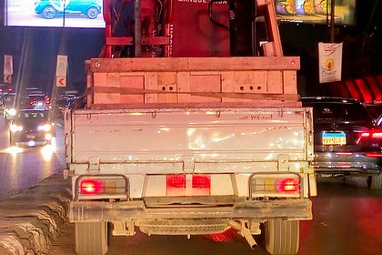 Женщина заподозрила мужа в измене и привязала себя к кузову его грузовика ради проверки