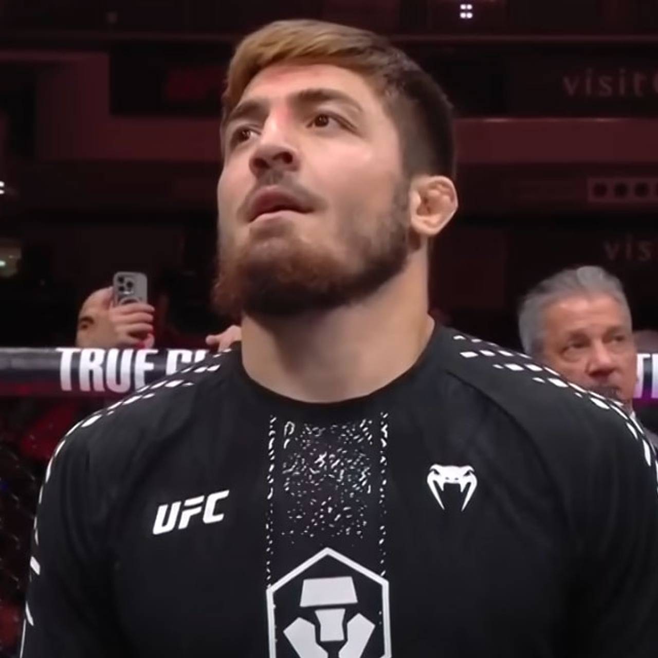 Чеченский боец UFC описал план на следующий бой фразой «у нас есть ствол с собой»