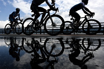 Испанского велогонщика доставили в больницу после аварии на тренировке