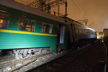 В российском регионе сошел с рельсов поезд с сотнями пассажиров