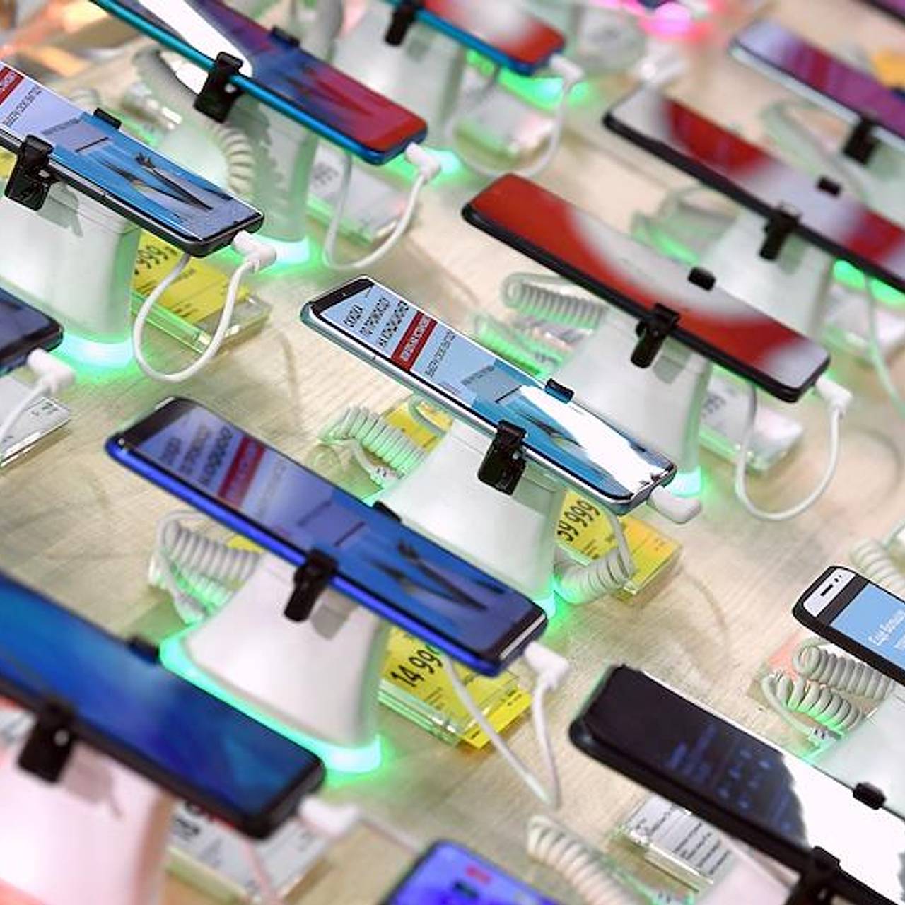 Названы самые подорожавшие смартфоны