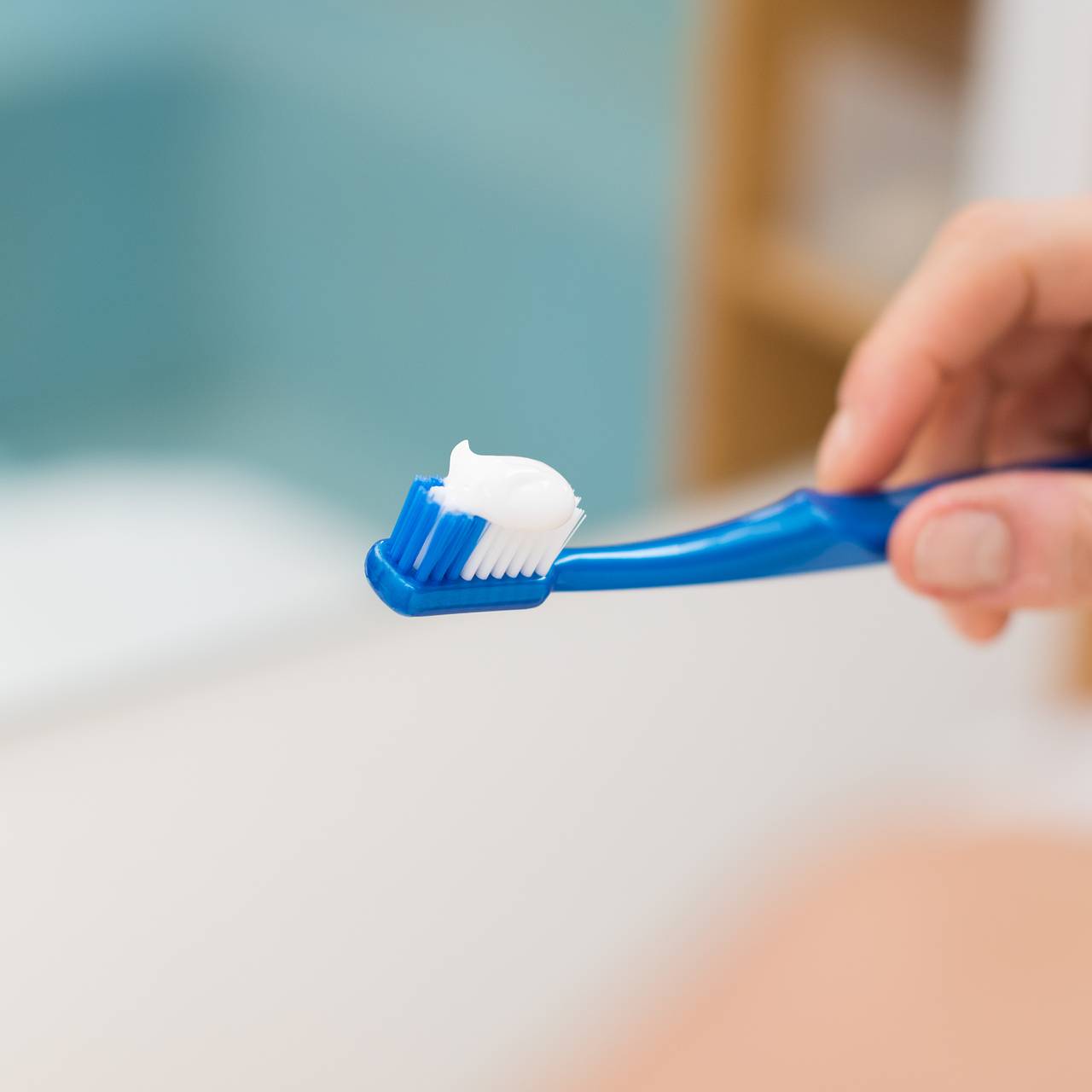 Стоматолог поставил точку в споре о чистке зубов до или после завтрака