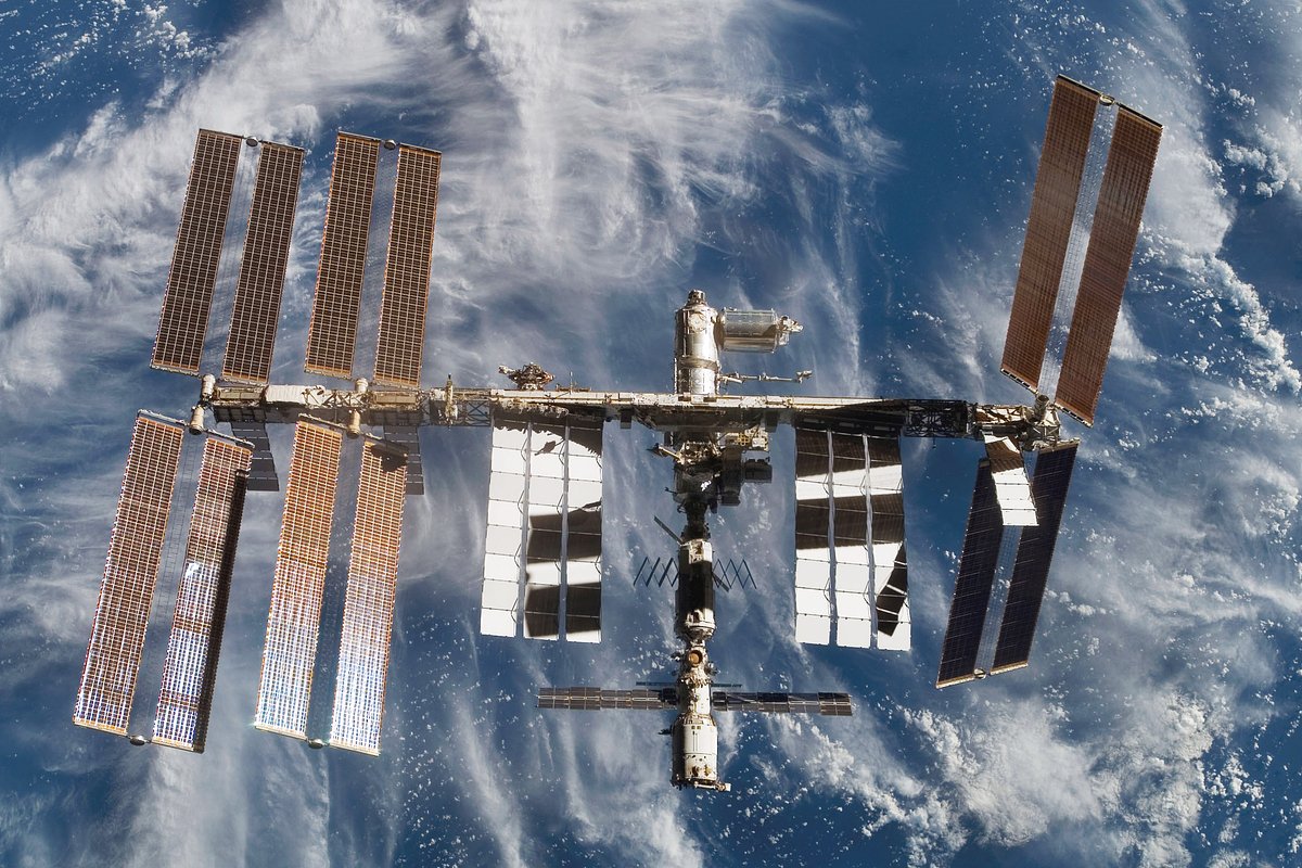 МКС состоит из 16 основных герметичных модулей, а всего на орбите находится 43 элемента МКС