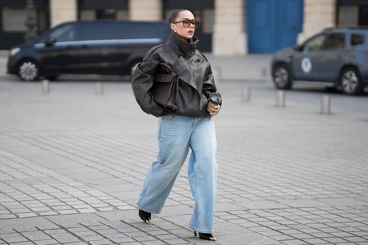 На показах коллекций весна-лето 2026 кожаная куртка стала одним из самых популярных предметов одежды