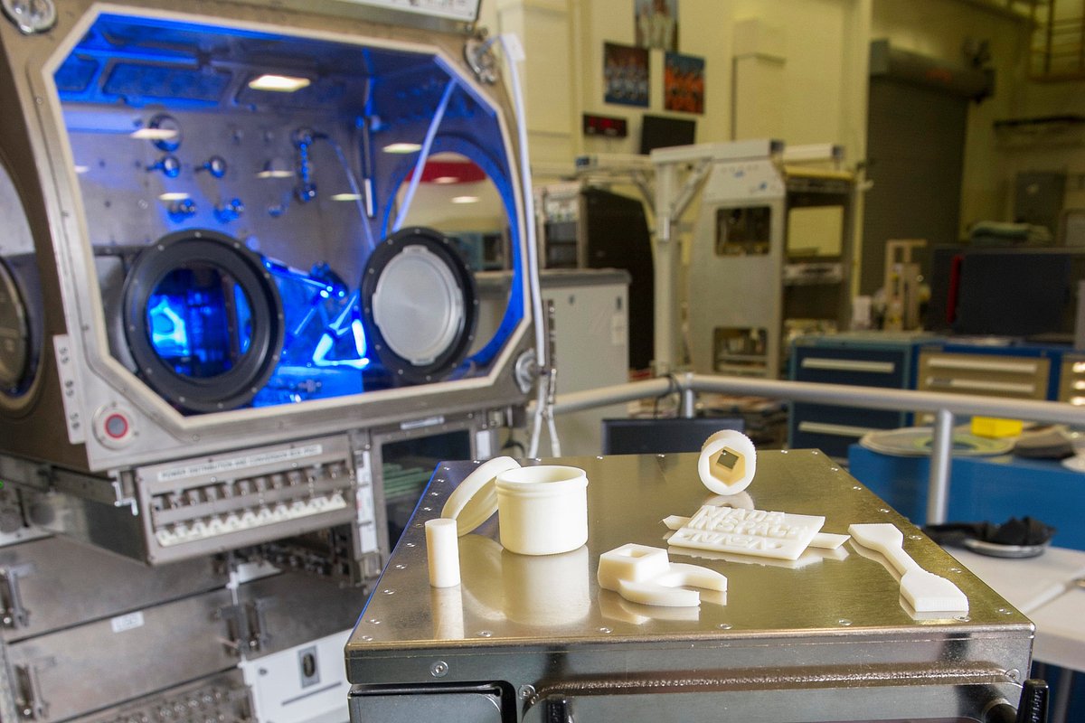 Американская компания Made in Space спроектировала и создала первый 3D-принтер, который был отправлен в космос
