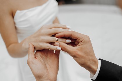 Свадебного рилсмейкера засудили на сотни тысяч рублей за непонравившийся ролик