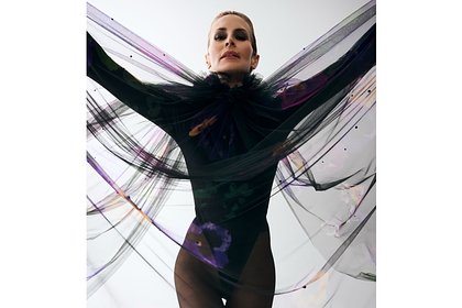 Известная модель в откровенном виде снялась для журнала