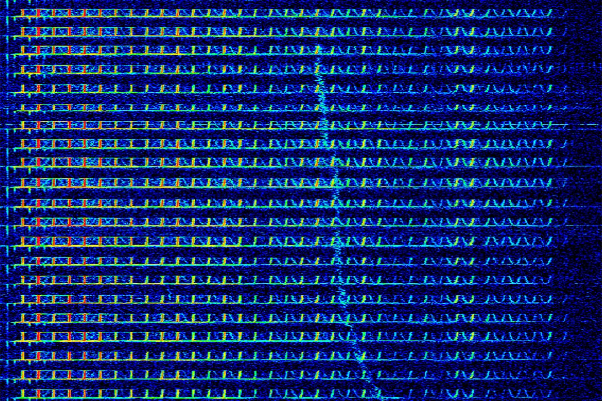 Спектрограмма одной из самых известных номерных станций — «УВБ-76» («радиостанция Судного дня»), 2026 год