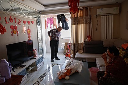 Мужчина поссорился с соседом и напугал его привидениями