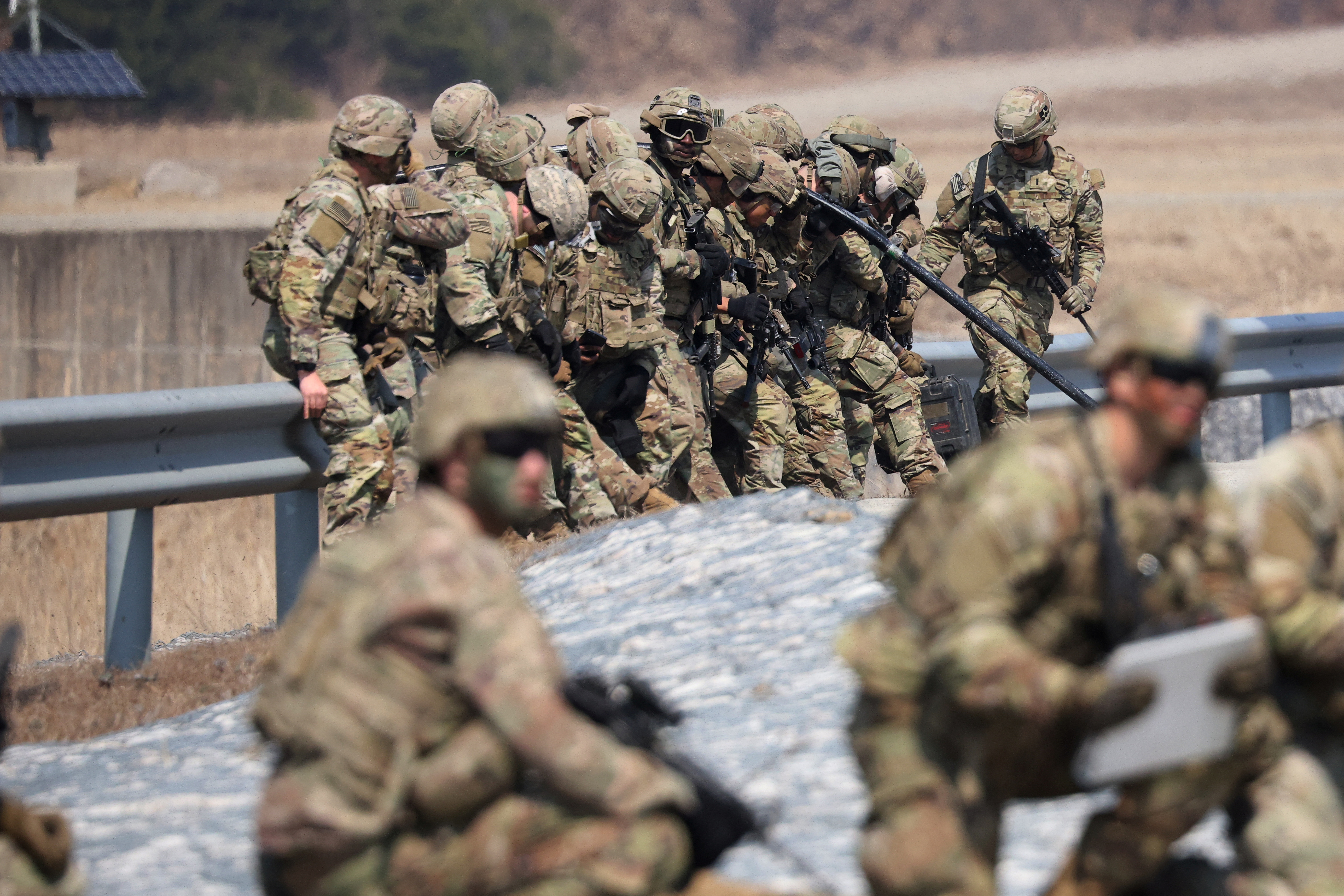 Пентагон эвакуировал военных с ряда баз США на Ближнем Востоке