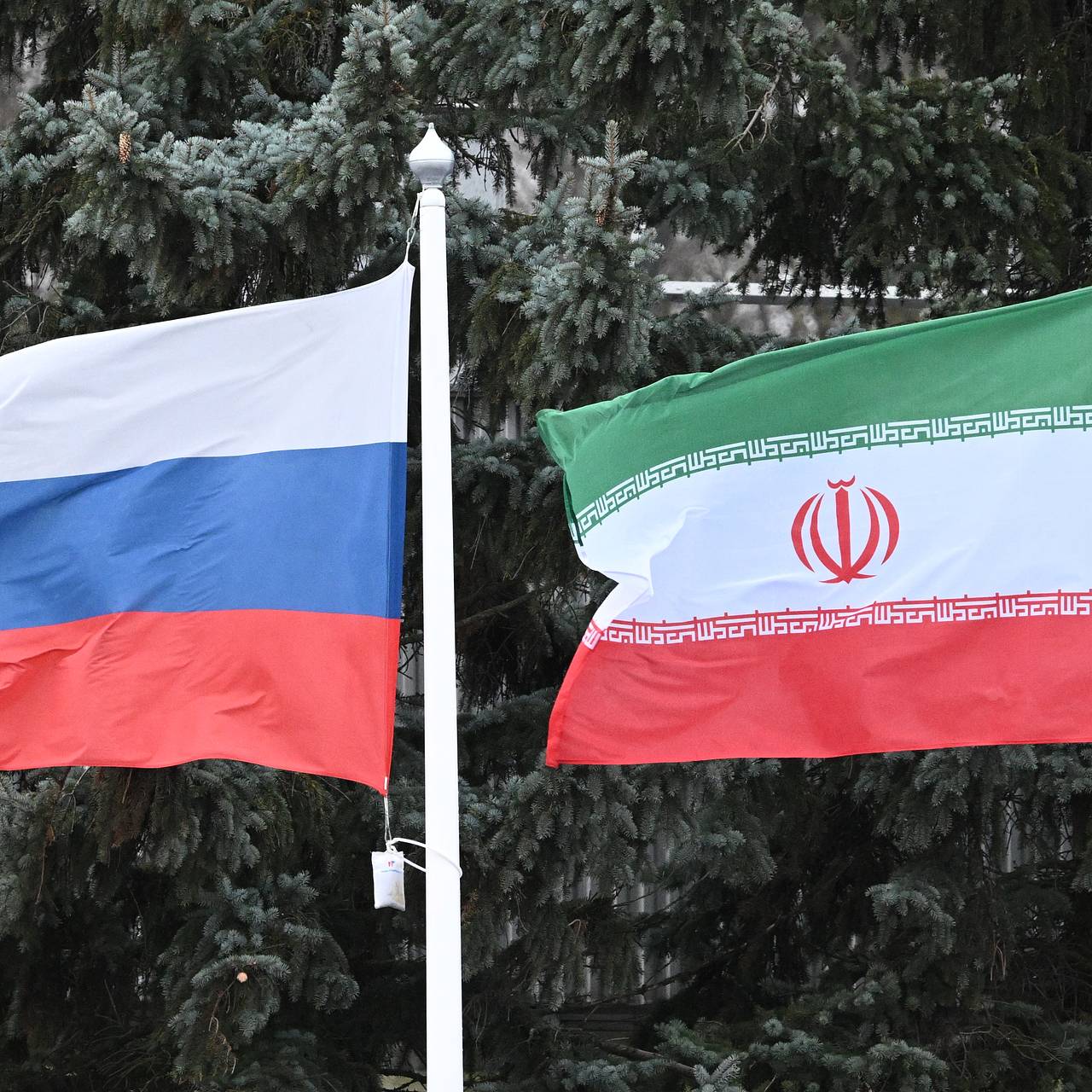 Сообщения о поездке нового верховного лидера Ирана в Россию прокомментировали