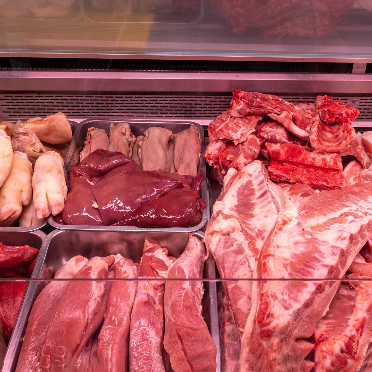 Работу мясного цеха &laquo;Перекрестка&raquo; в Москве приостановили из-за нарушения санитарных норм